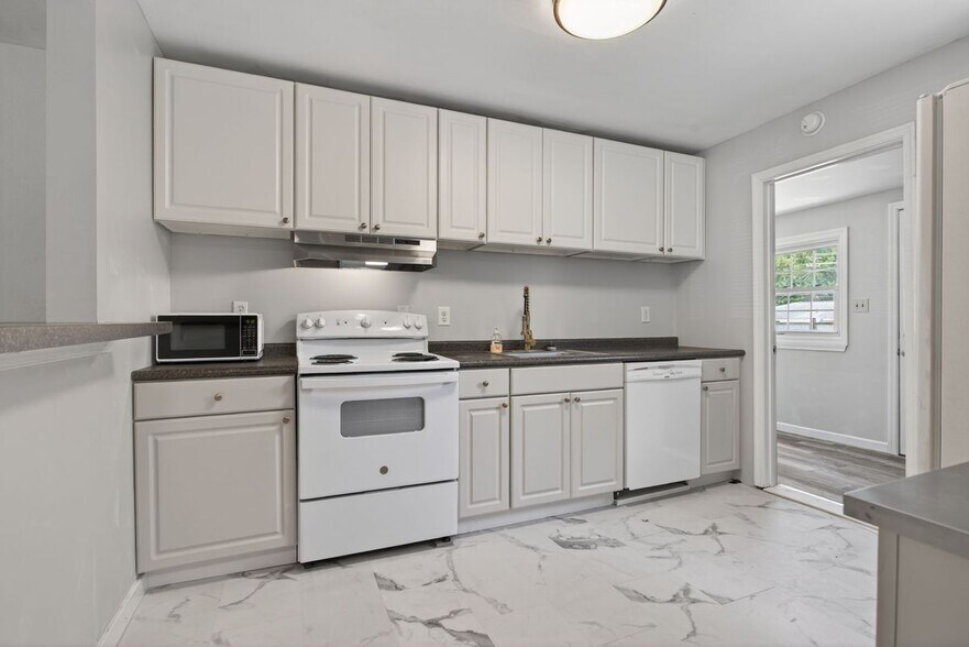 Building Photo - 404 Roselynn Ln