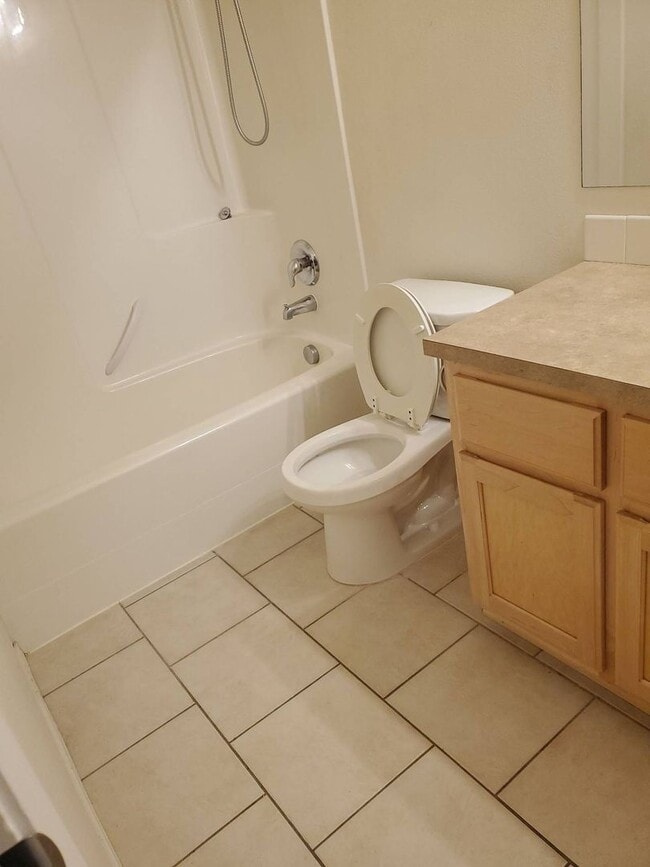 Building Photo - 1/2 OFF OCTOBER RENT - 4 Bedroom