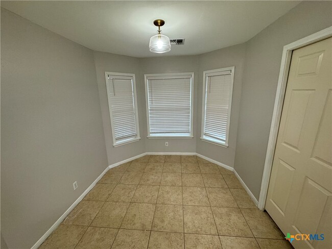 Building Photo - 617 Dunbar Dr