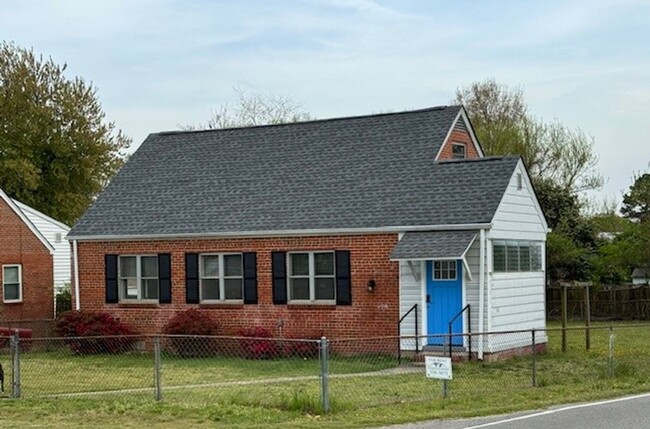 Primary Photo - Remodeled 3 bedroom brick cape in Lakeside...