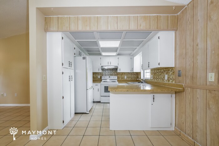 Building Photo - 653 Stanford Dr