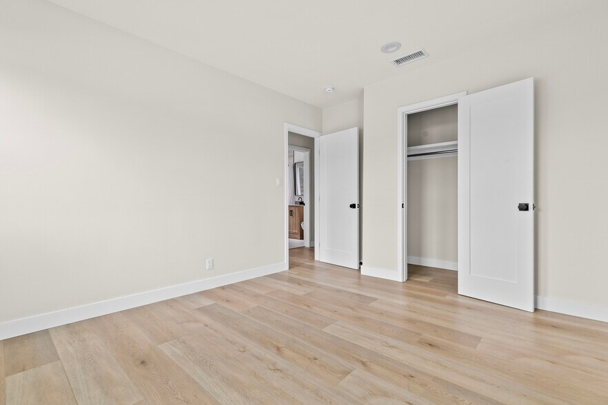 Building Photo - 6921 Bluebell Ave