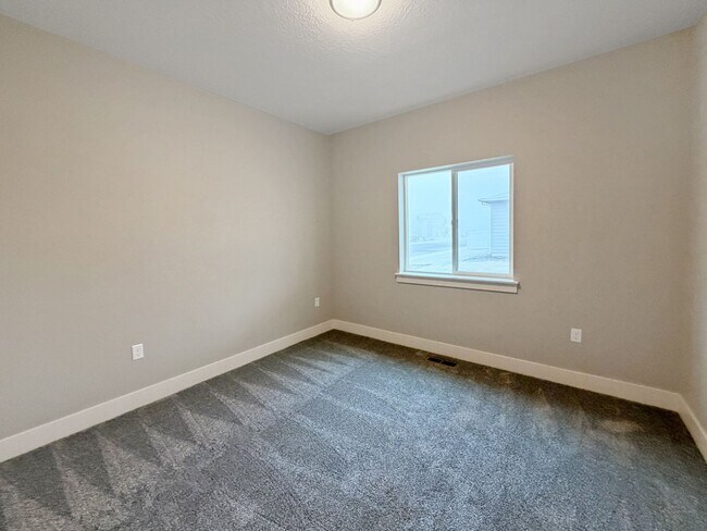 Building Photo - New 3-Bedroom Nampa Home with Quartz Counters, Walk-In Pantry & Dog-Friendly Policy