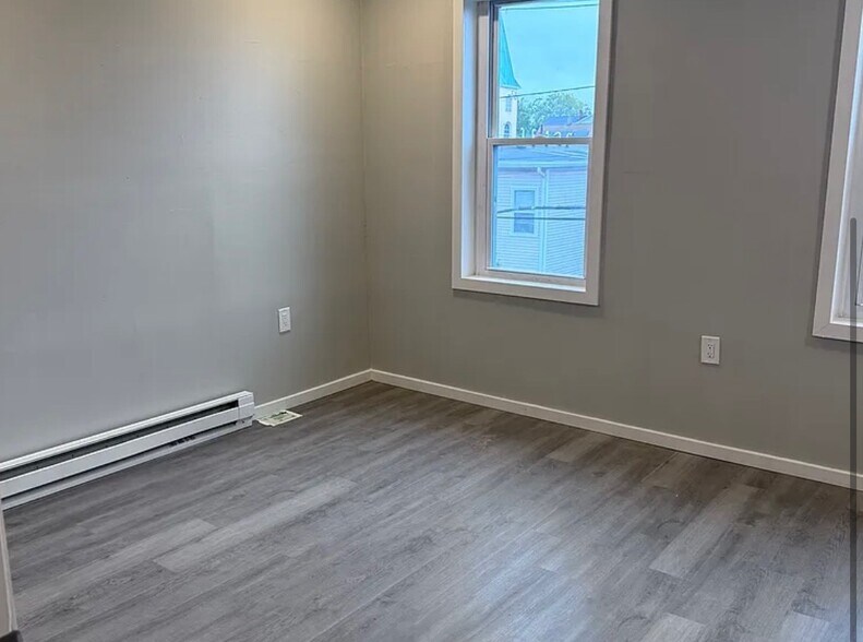 Building Photo - 169 Hall Ave