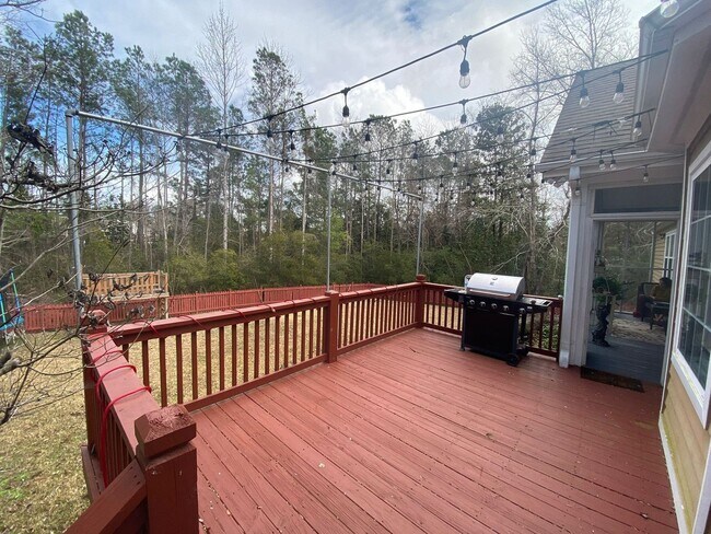 Building Photo - Spacious 4 bed home in desirable Snug Harbor!