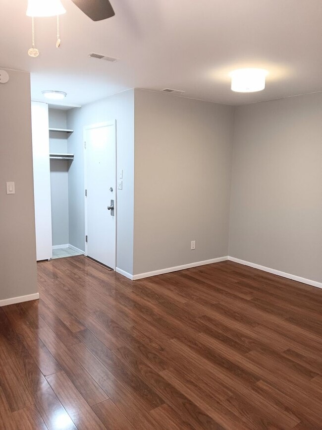 Building Photo - Beautiful Updated Condo in Chesterton