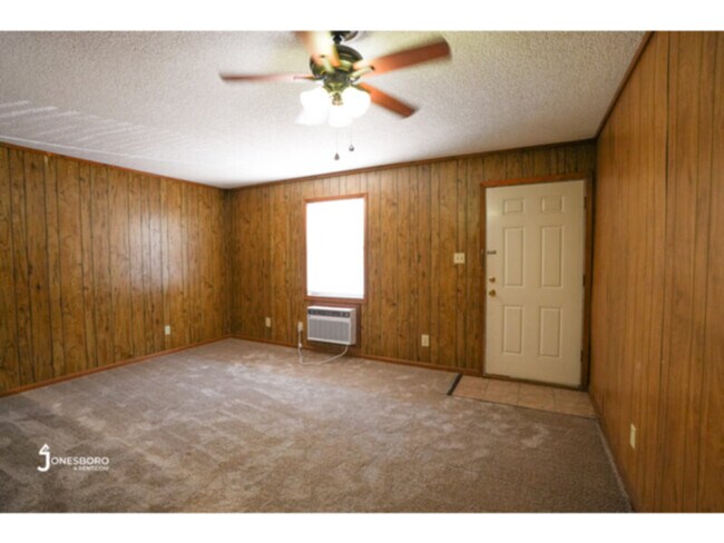 Building Photo - Indian Eight Apartments - Water &amp; Sewer Indcluded