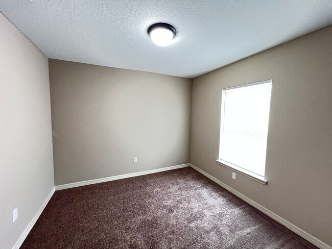 Building Photo - Beautiful 3 Bedroom, 2 Bathroom Home in Ocala!!