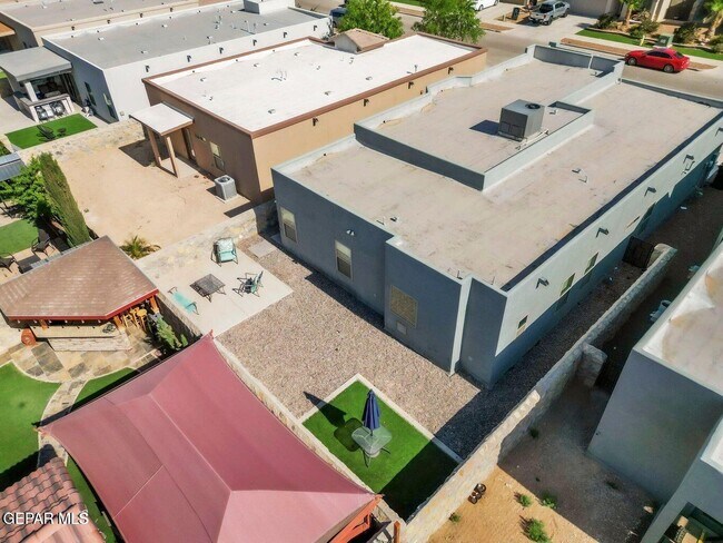 Building Photo - 13494 Hazlewood St