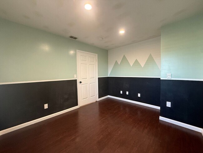 Building Photo - Charming 3 bedroom, 2 bathroom home locate...