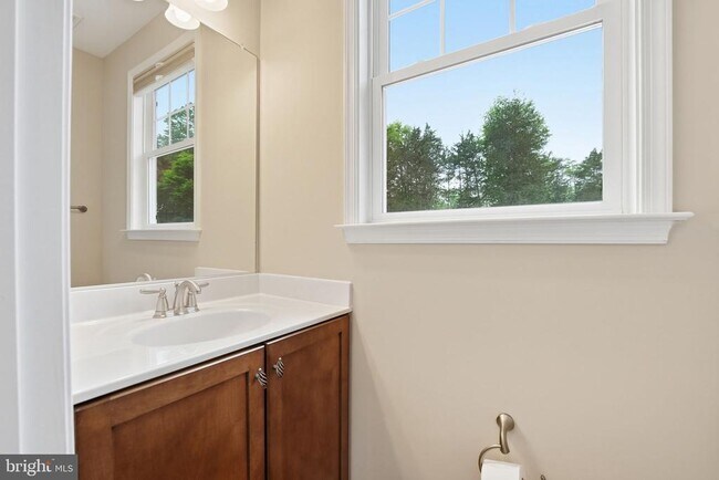 Building Photo - 42240 Hiddenwood Ln