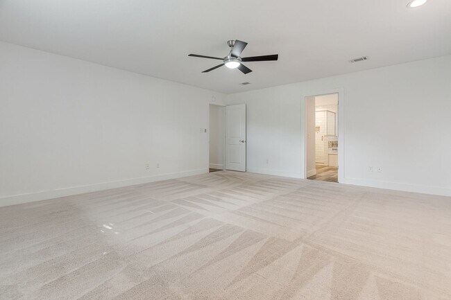 Building Photo - Beautifully Updated Home in Navarre!