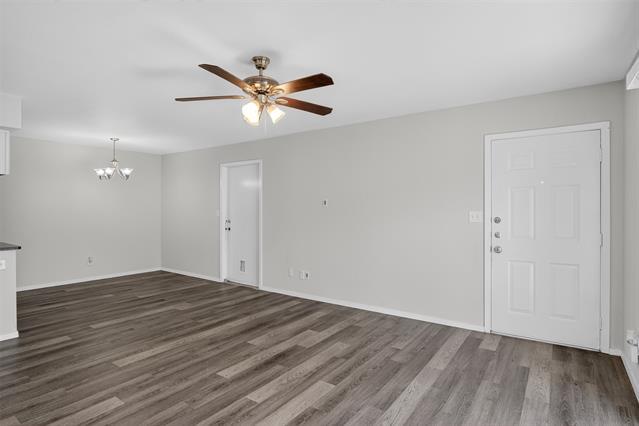 Building Photo - 534 Canary Ln