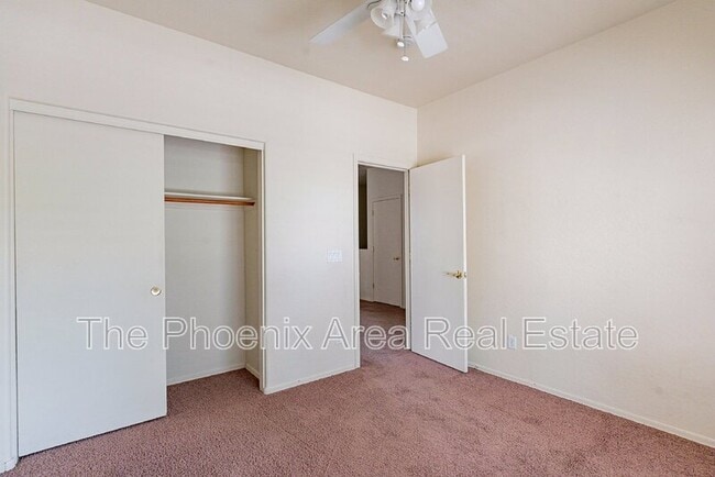Building Photo - 2600 E Springfield Pl