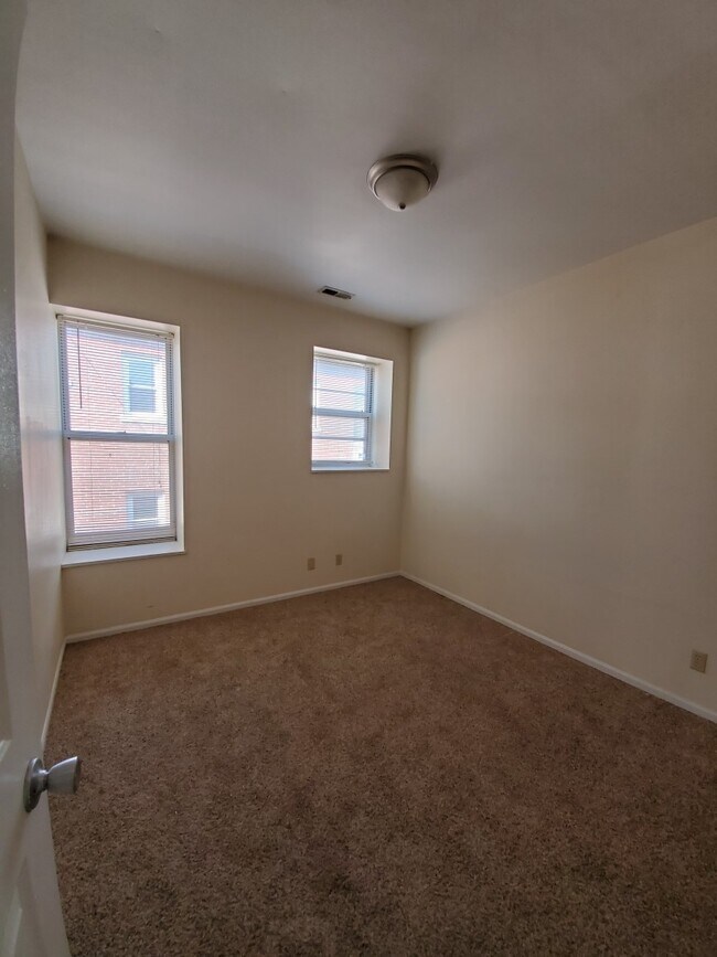 Building Photo - 308 Laurel St