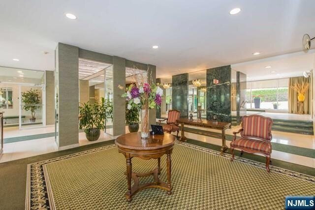 Building Photo - 301 Beech St