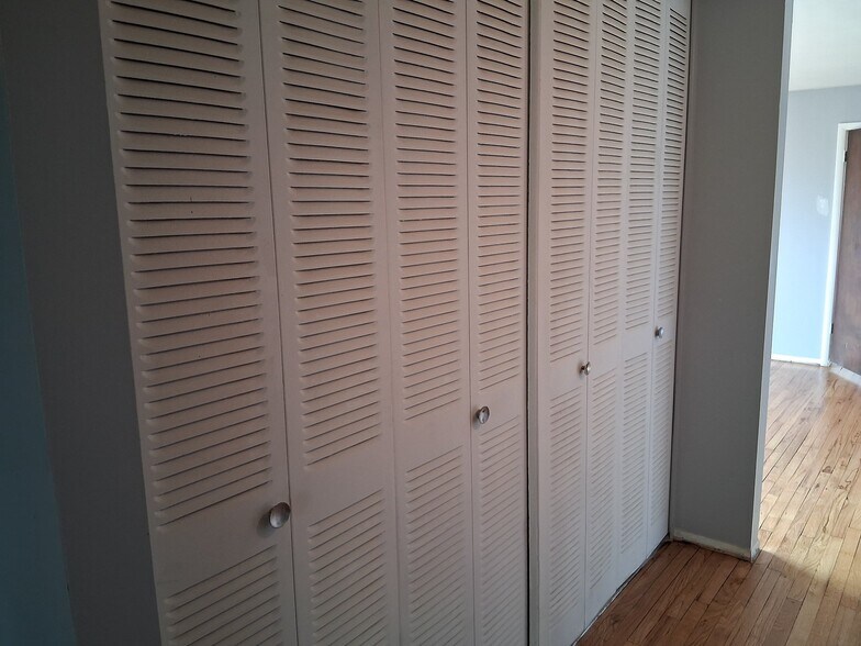 Building Photo - 2003 Orleans St