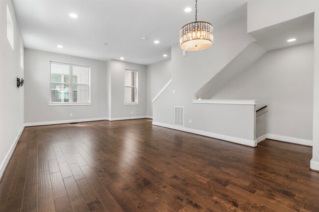 Building Photo - 719 Schwartz St