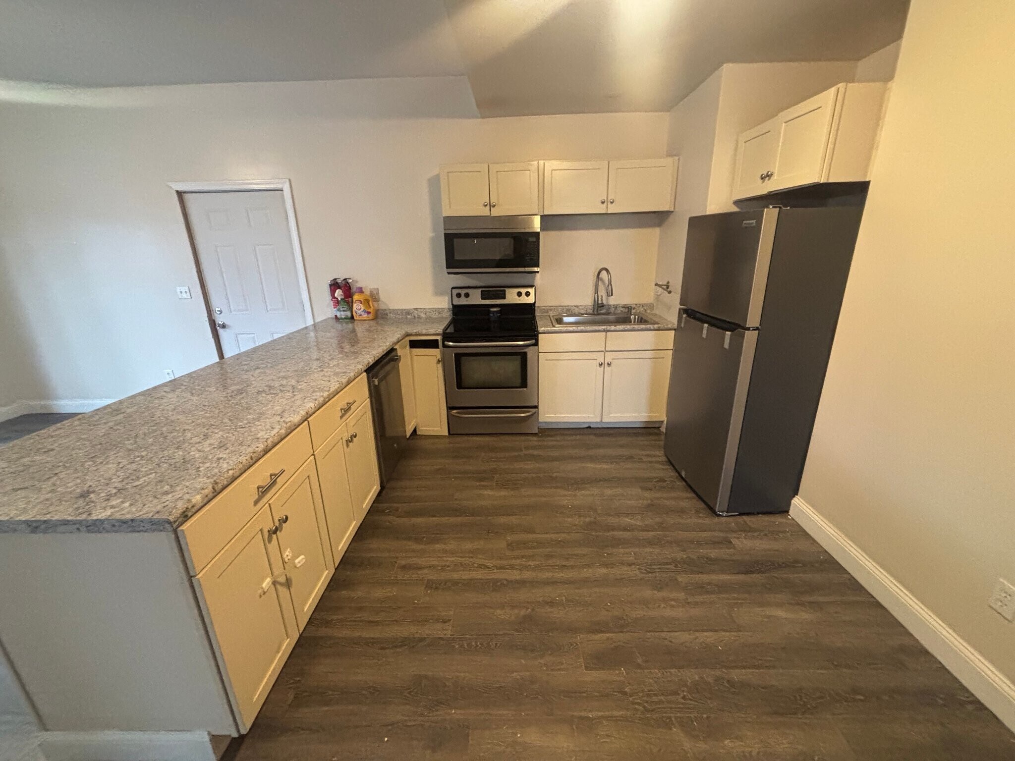 Building Photo - 253 Lisbon St