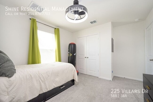 Building Photo - 225 Villars Dr