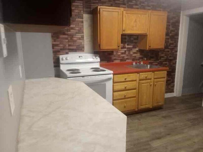 Primary Photo - 310 E Snyder Ave