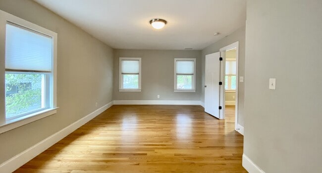 Building Photo - 305 Mallard Ave