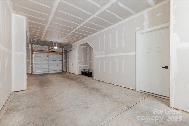 Building Photo - 6122 Cleburne Ct