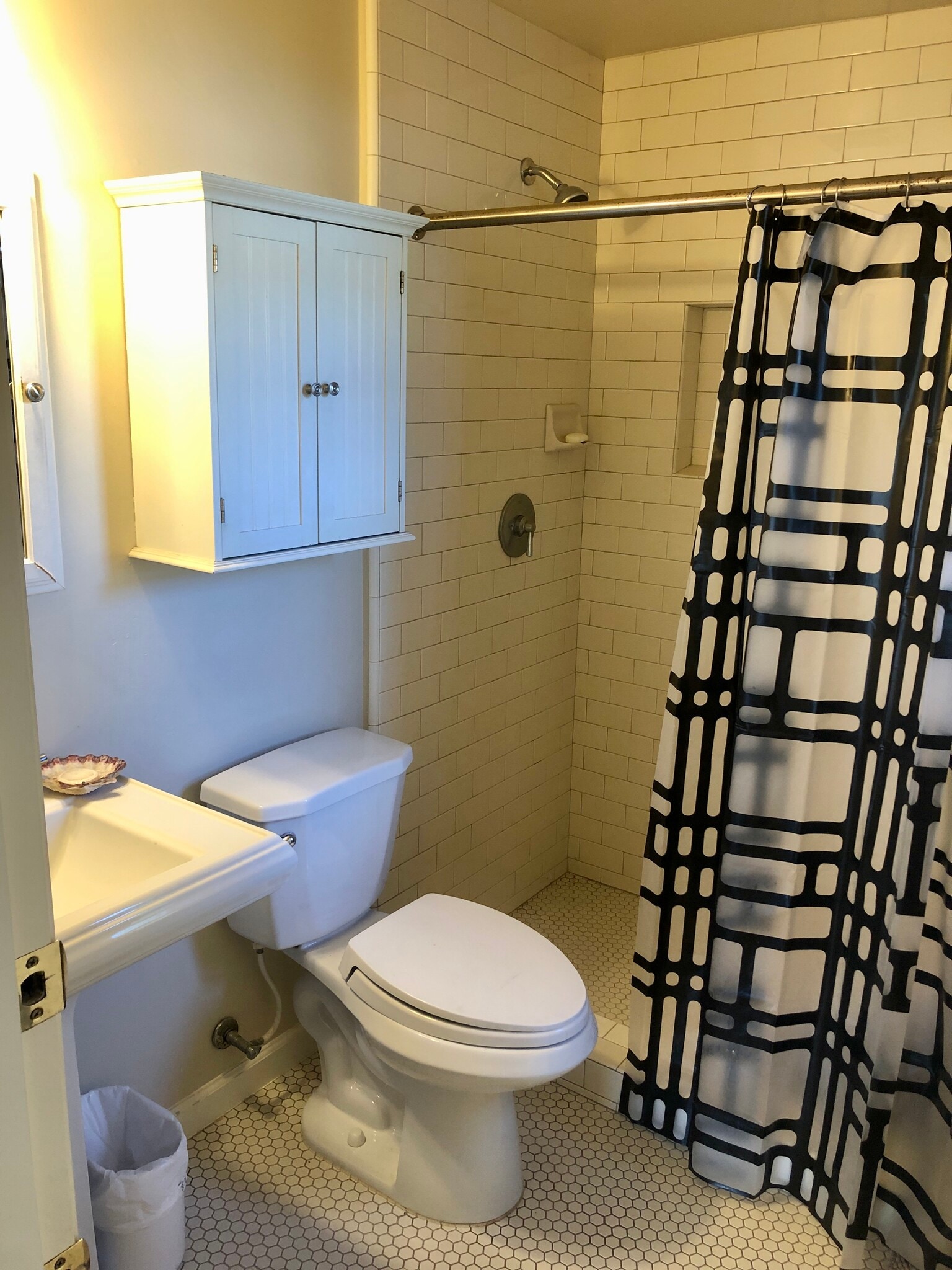 Bath 2 - 880 Cambridge Dr