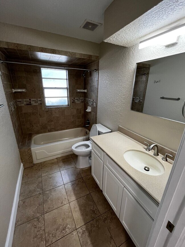 Building Photo - 3/2 in Winter Park, FL