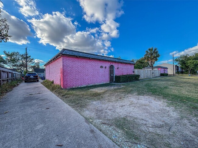 Building Photo - 7206 S Gessner Rd