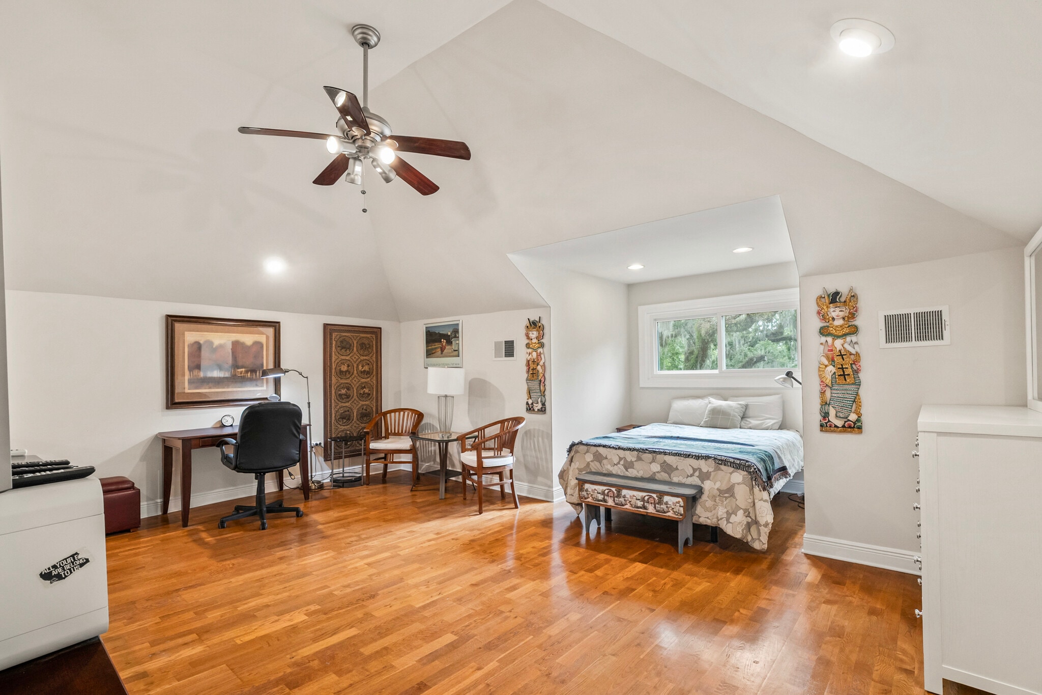Bright Up-stairs bedroom and living area with vaulted ceiling - 305 E 14th Ave