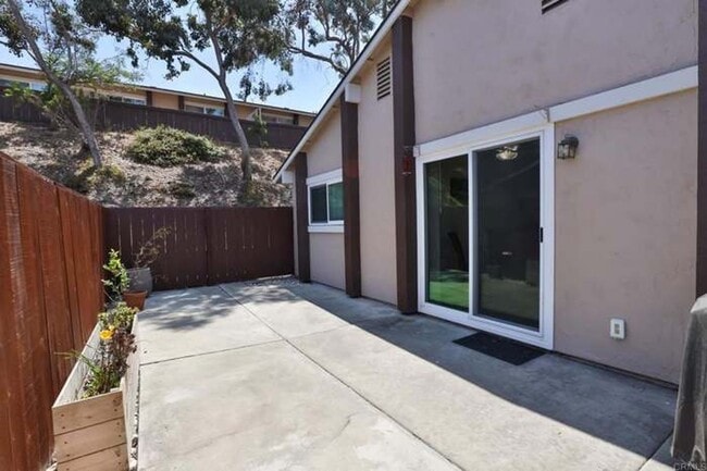 Building Photo - Single Story Condo
