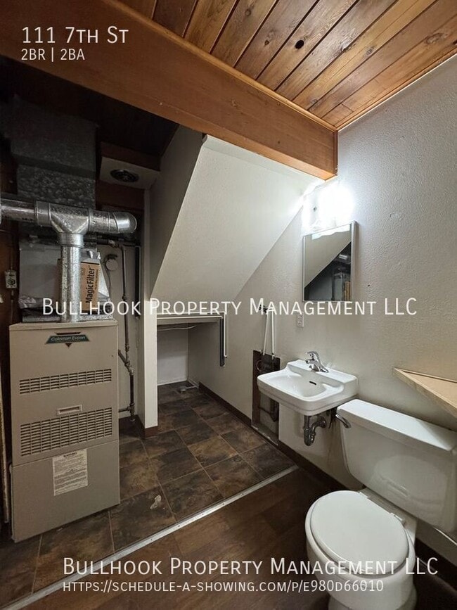 Building Photo - 111 7th St