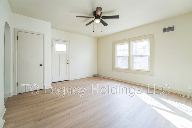 Building Photo - 316 1/2 Harrison Street