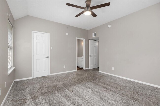 Building Photo - 8051 Bay Branch Dr