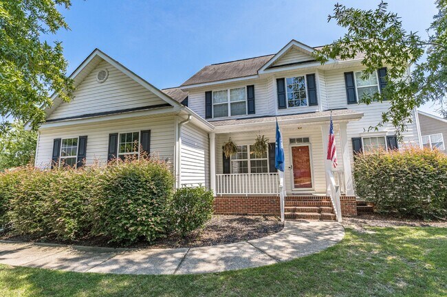 Building Photo - Gorgeous 4 Bedroom Home with Spacious Layo...