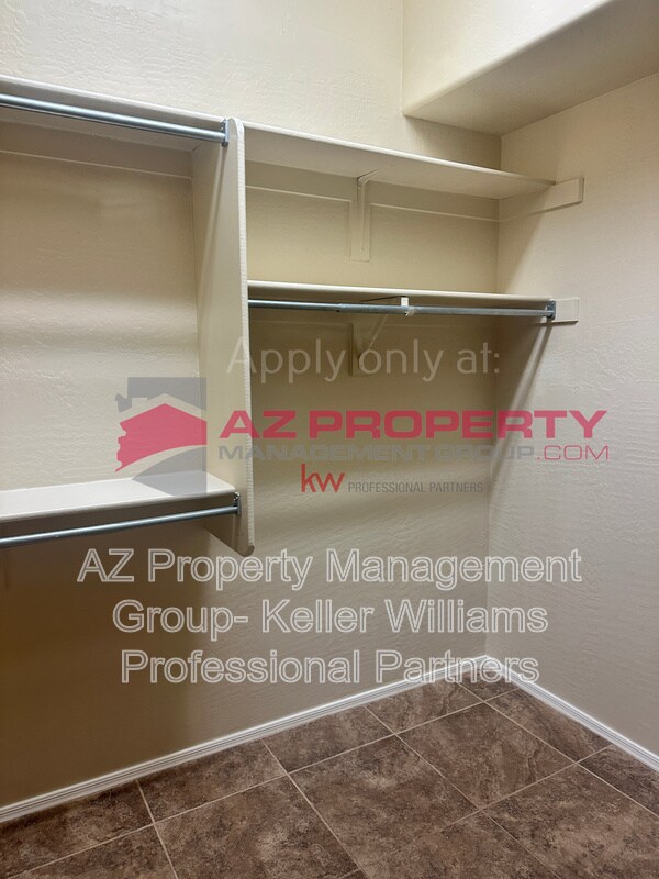 Building Photo - 16802 W Tonbridge St