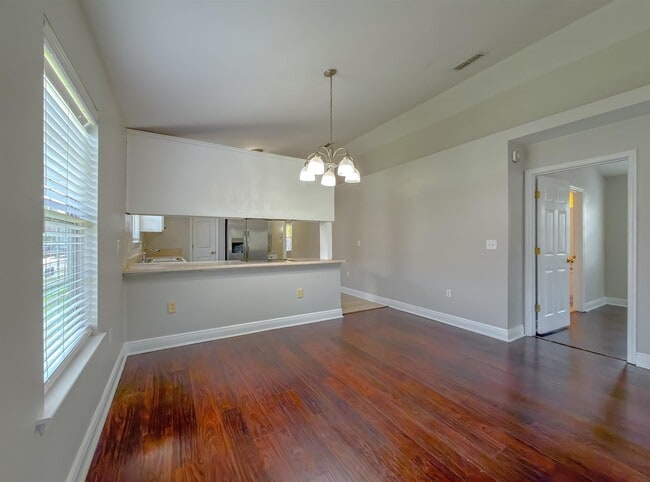 Building Photo - 3363 Golden Rain Dr
