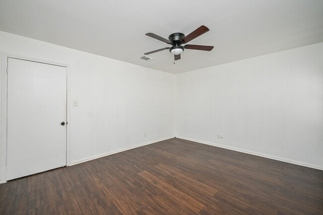 Building Photo - 5506 Pebble Springs Dr