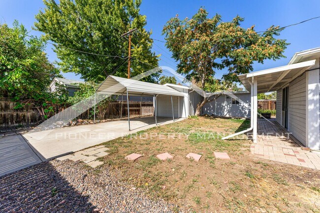 Building Photo - Single Family Home with 1 Car Garage and Central Air!