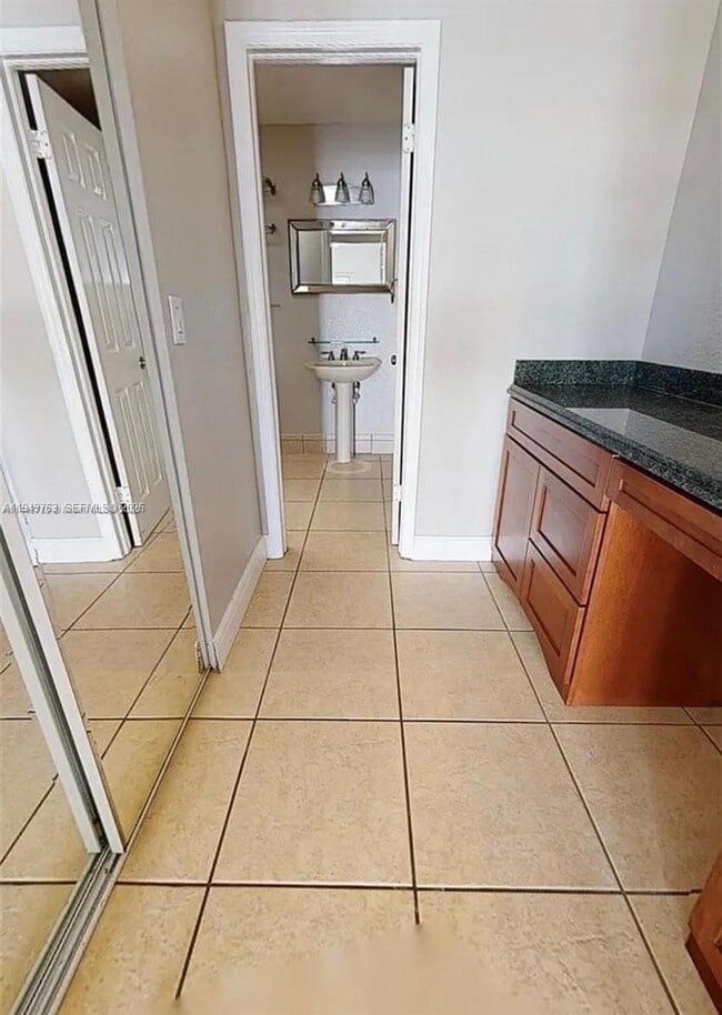 Building Photo - 14001 Oak Ridge Dr