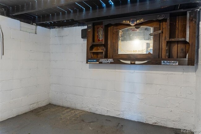Building Photo - 21200 Collingham Ave