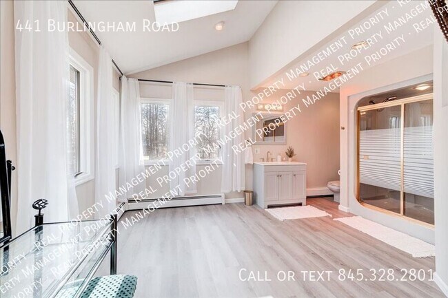 Building Photo - 441 Burlingham Rd