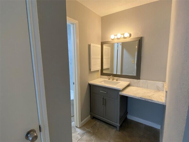 Building Photo - 10946 Bexley Dr