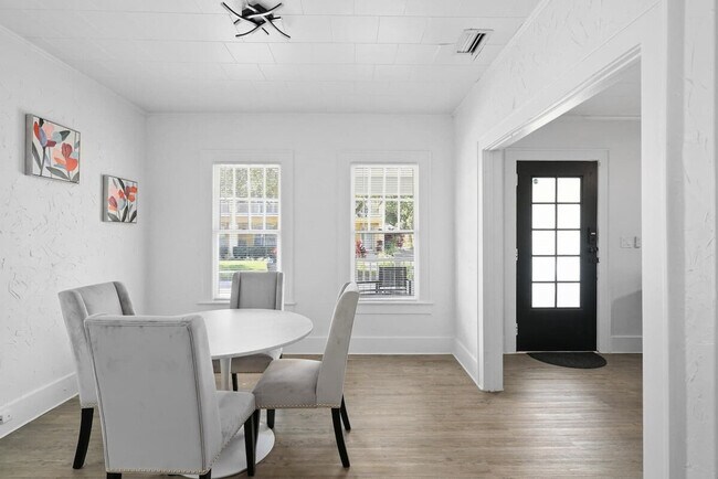 Building Photo - 1829 Hollenbeck Dr