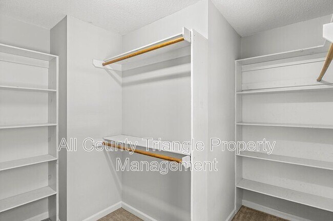 Building Photo - 4904 Kinross Ct