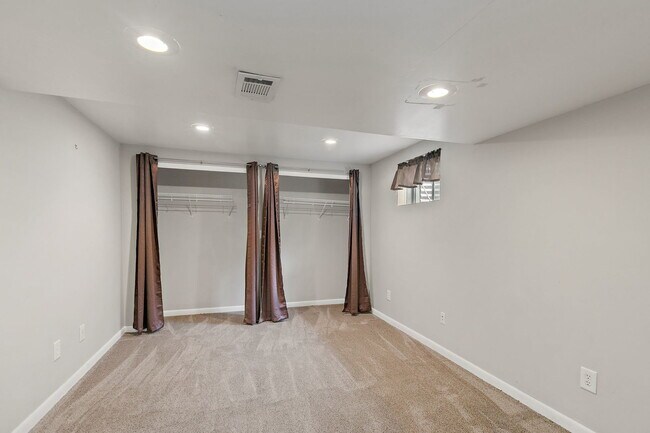 Building Photo - 1541 Moluf St
