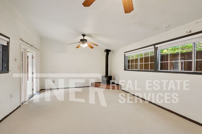 Building Photo - 801 46th St