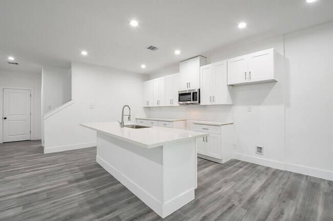 Building Photo - 4438 Aledo St