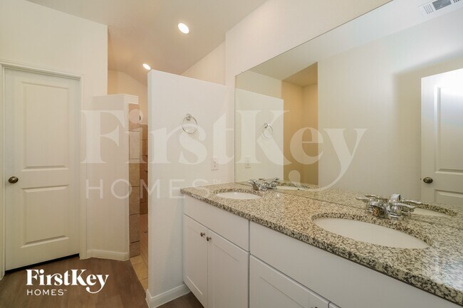 Building Photo - 10639 Erinita Way